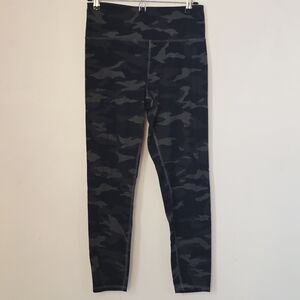 Zobha Women's Large Black and Gray Camouflage Leggings